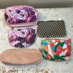 NEW! Set of 5 cosmetic bags.